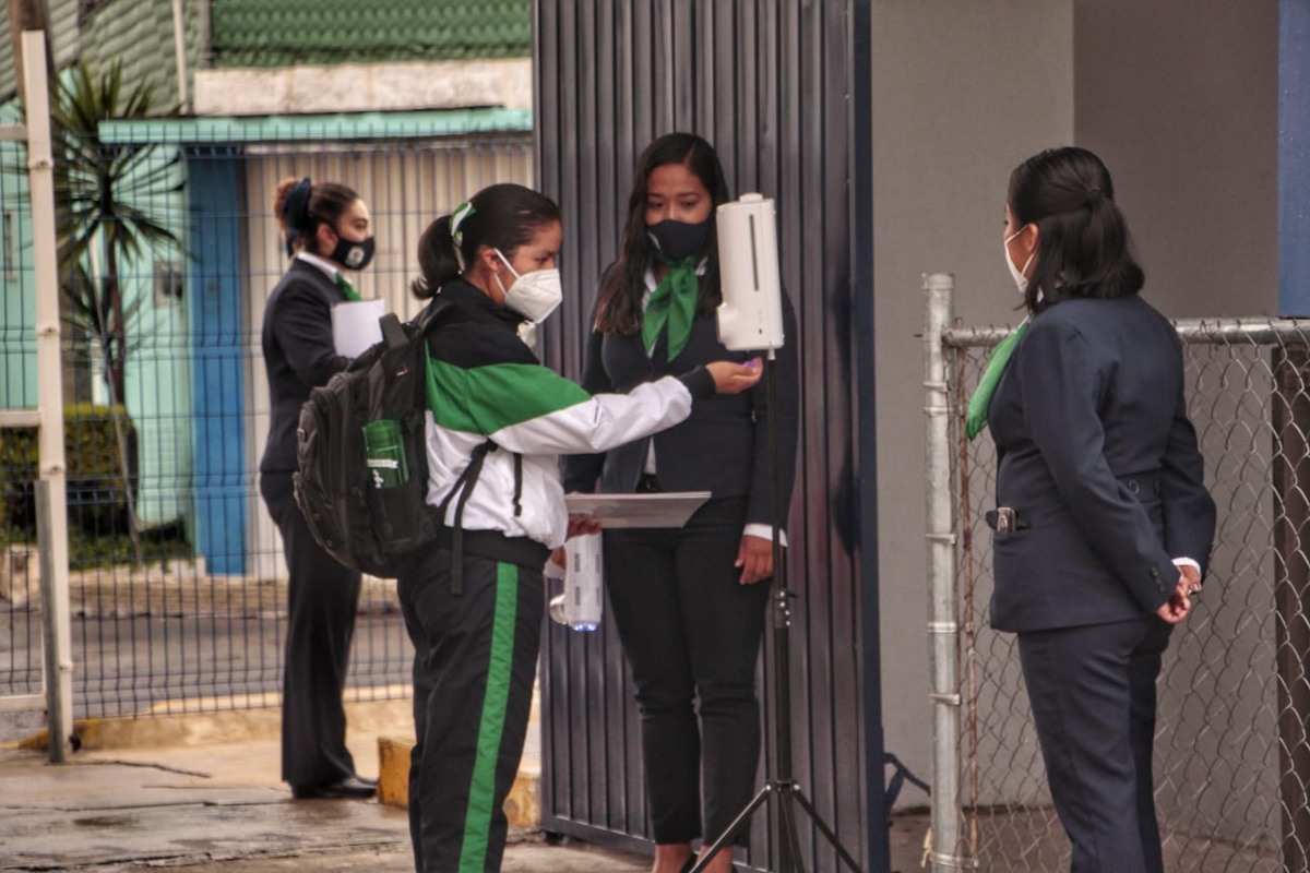 Estudiantes nivel básico de Puebla / Melanie Torres