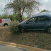 Tras confundir pedales, conductora se estrella con árbol en Monterrey.