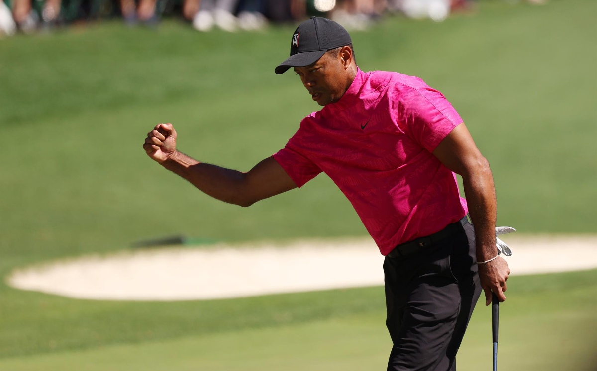 Tiger Woods celebra su birdie en el hoyo 16 de la primera ronda del Masters.