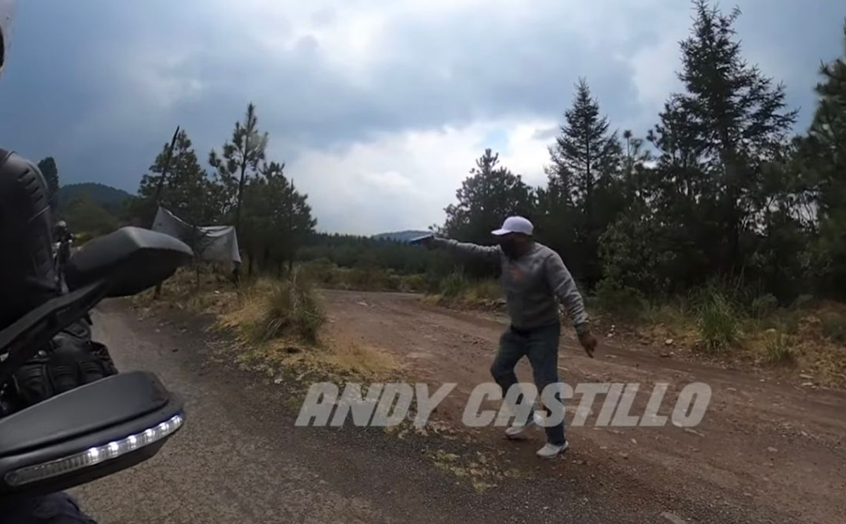 El asaltante no se llevó las motocicletas / Youtube: Andy Castillo