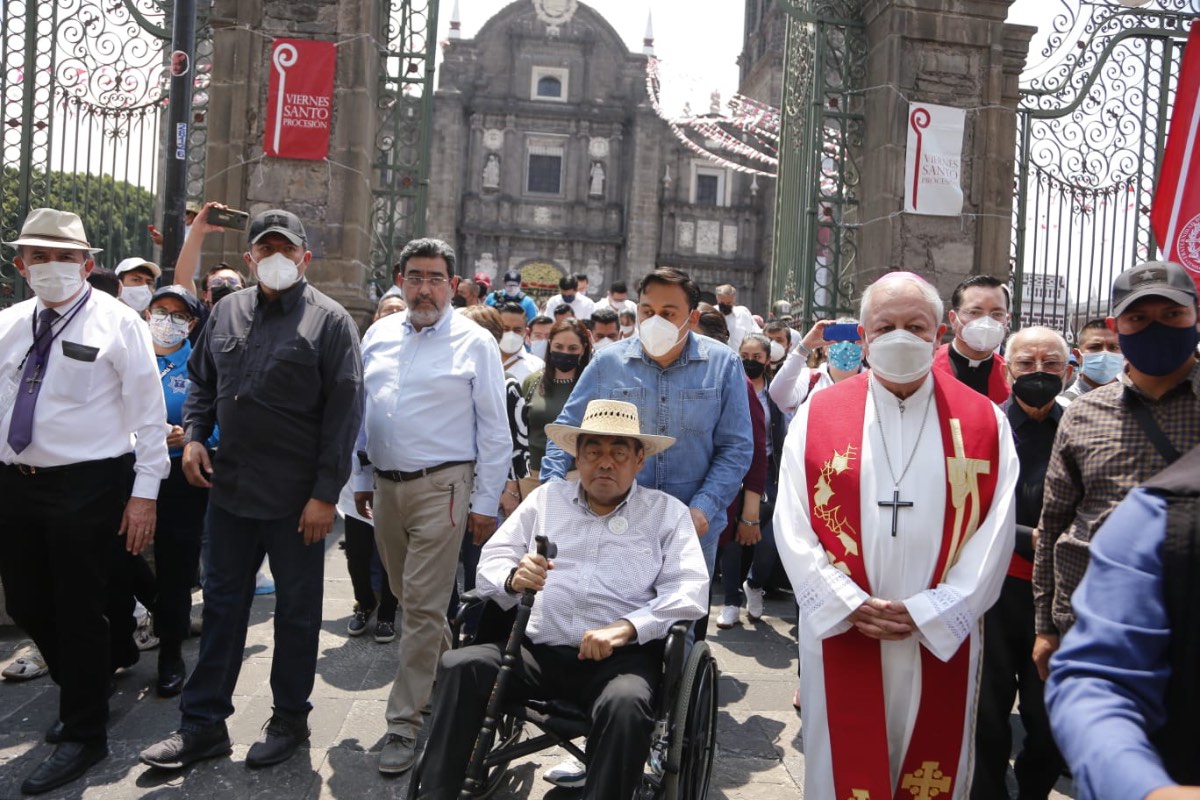 Miguel Barbosa, gobernador de Puebla, en Procesión del Viernes Santo 2022 / Andrés Lobato