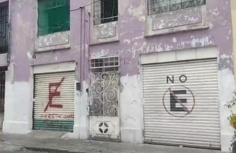 Fachada del inmueble cateado por la Fiscalia de Puebla en relación al caso / Jesús Zavala / Especial