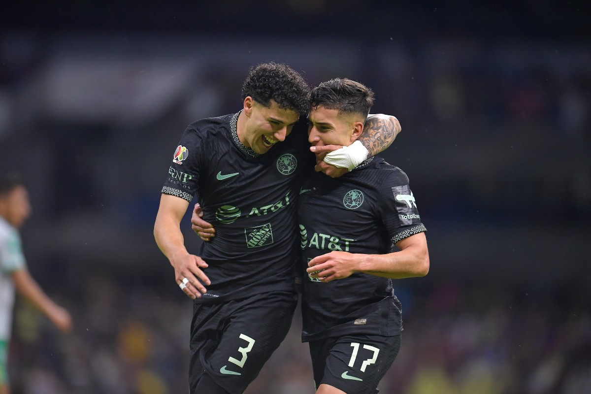 Jugadores del América celebrando / MexSport