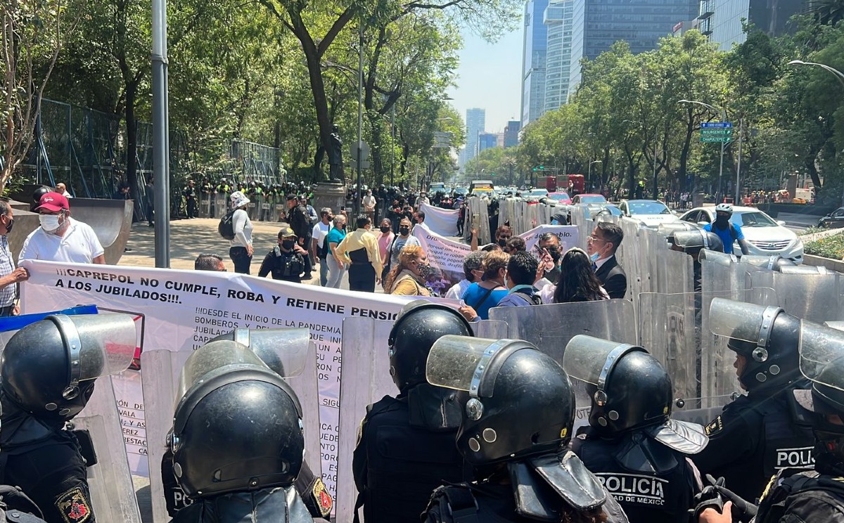 Los inconformes bloquearon la circulación de ambas avenidas por un periodo de 30 minutos/ Ramón Ramírez.
