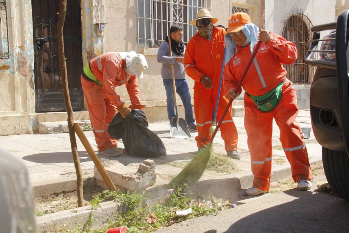 Servicios Públicos realiza limpieza en primer cuadro de la ciudad