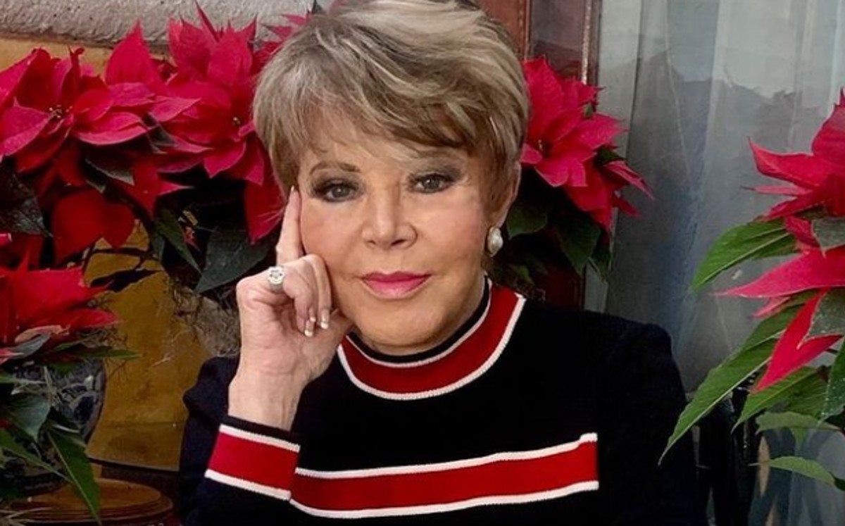 La periodista Maxine Woodside comentó que vio a Lolita Ayala usando bastón y tanque de oxígeno.