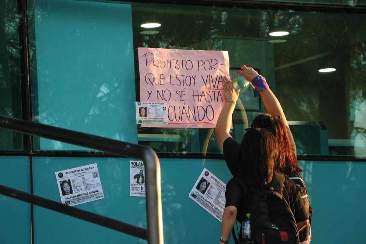 Colectivo de mujeres marchan por la desaparición de Yolanda Martínez. / Leonel Rocha