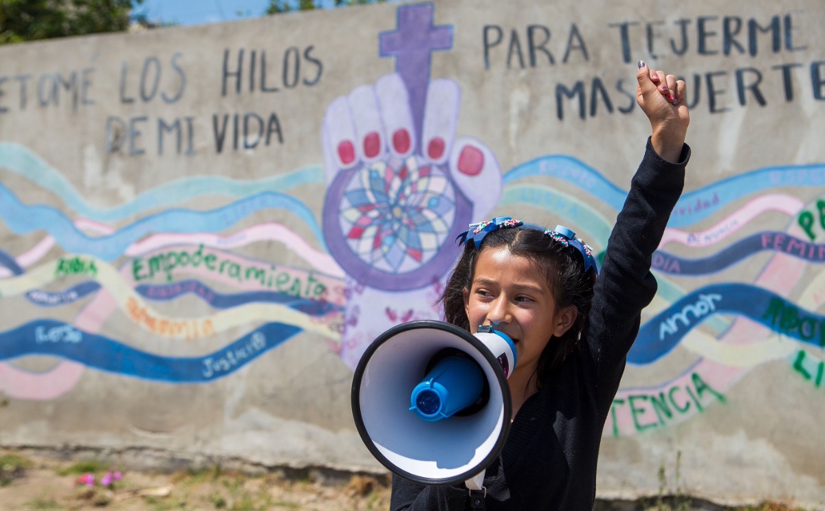 Niña poblana asiste a marchas feministas desde los 4 años / Andrés Lobato.