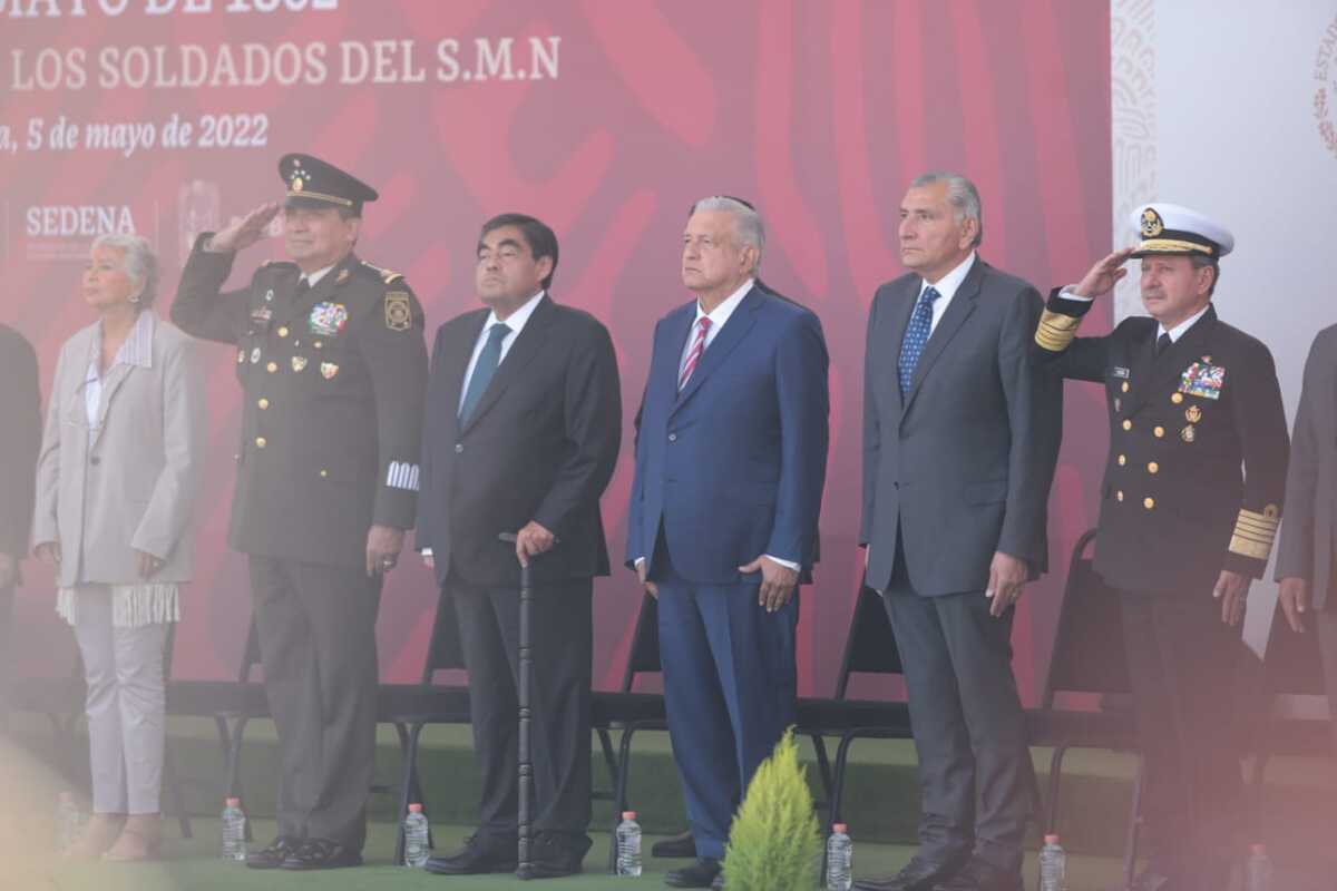 El presidente de México, Andrés Manuel López Obrador en compañia de Miguel Barbosa y los titulares de Sedena, Semar y Segob. | Jesús Quintanar