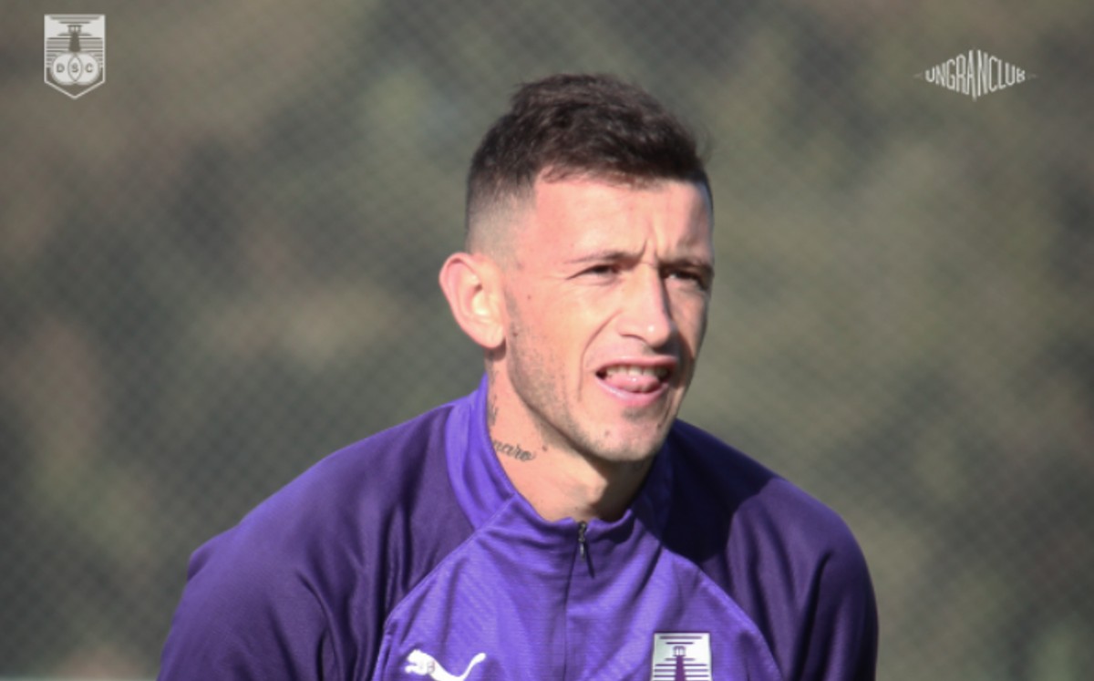 Brian Lozano entrena con el Defensor Sporting | Foto: Twitter