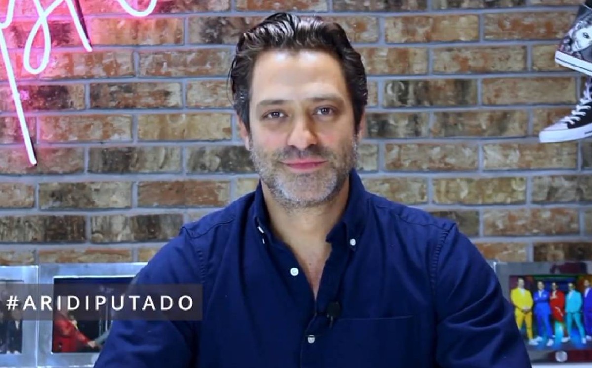 El cantante de OV7 reveló que contenderá “para diputado este año”, aunque en 2022 no hay elecciones para la legislatura federal.