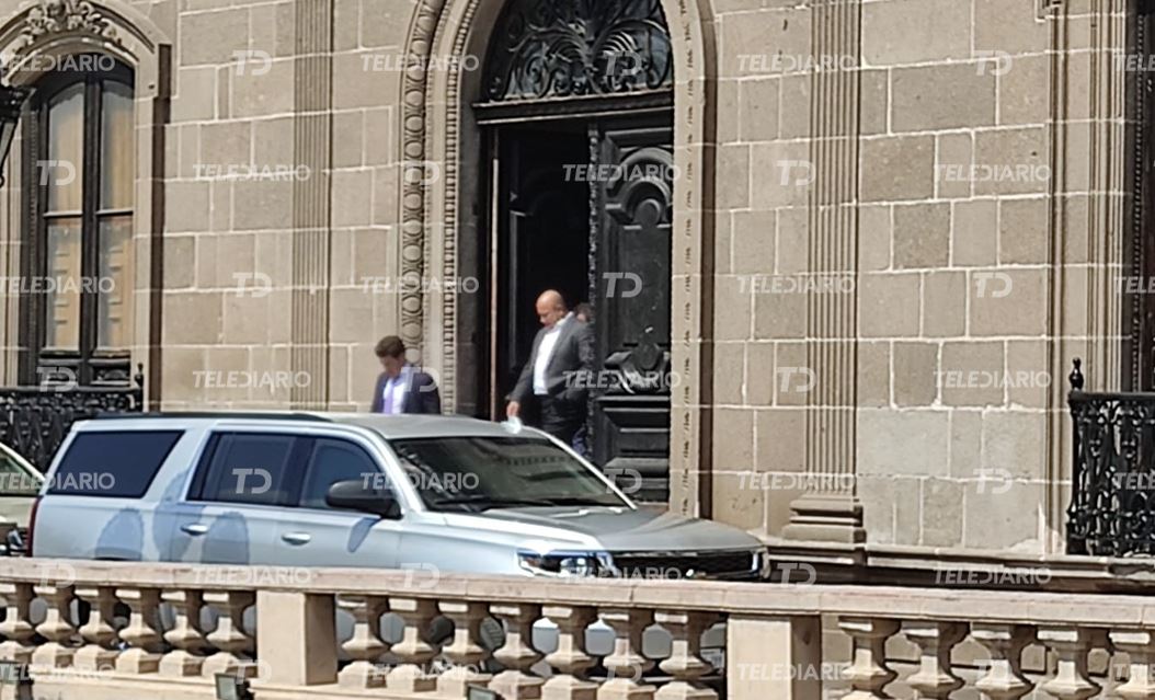 Samuel García saliendo de la reunión. | Cortesía