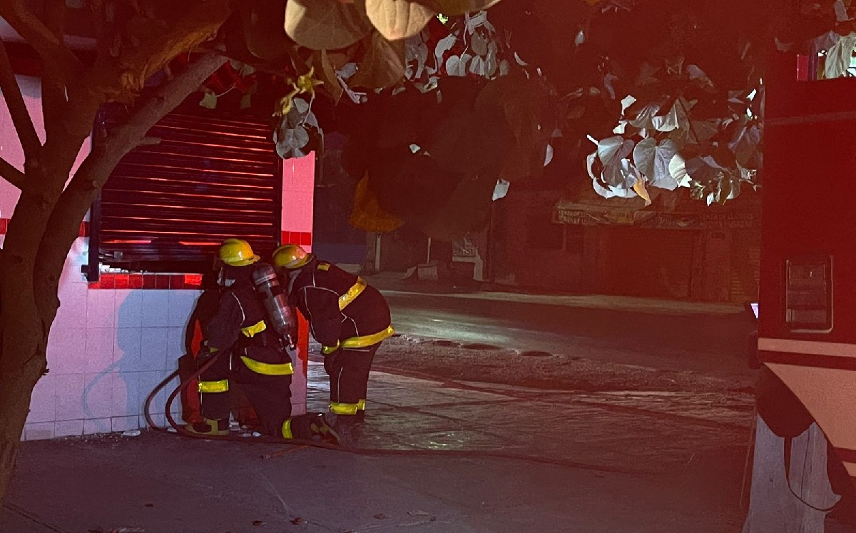 Incendio en negocio de pollos moviliza a Bomberos de Torreón