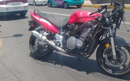 Un menor de edad resultó lesionado tras el impacto entre una motocicleta y una camioneta en Iztapalapa