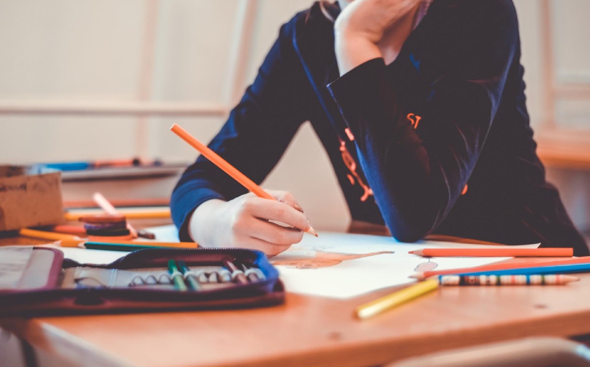 Profesora castiga a alumnos por no hacer la tarea / Pixabay