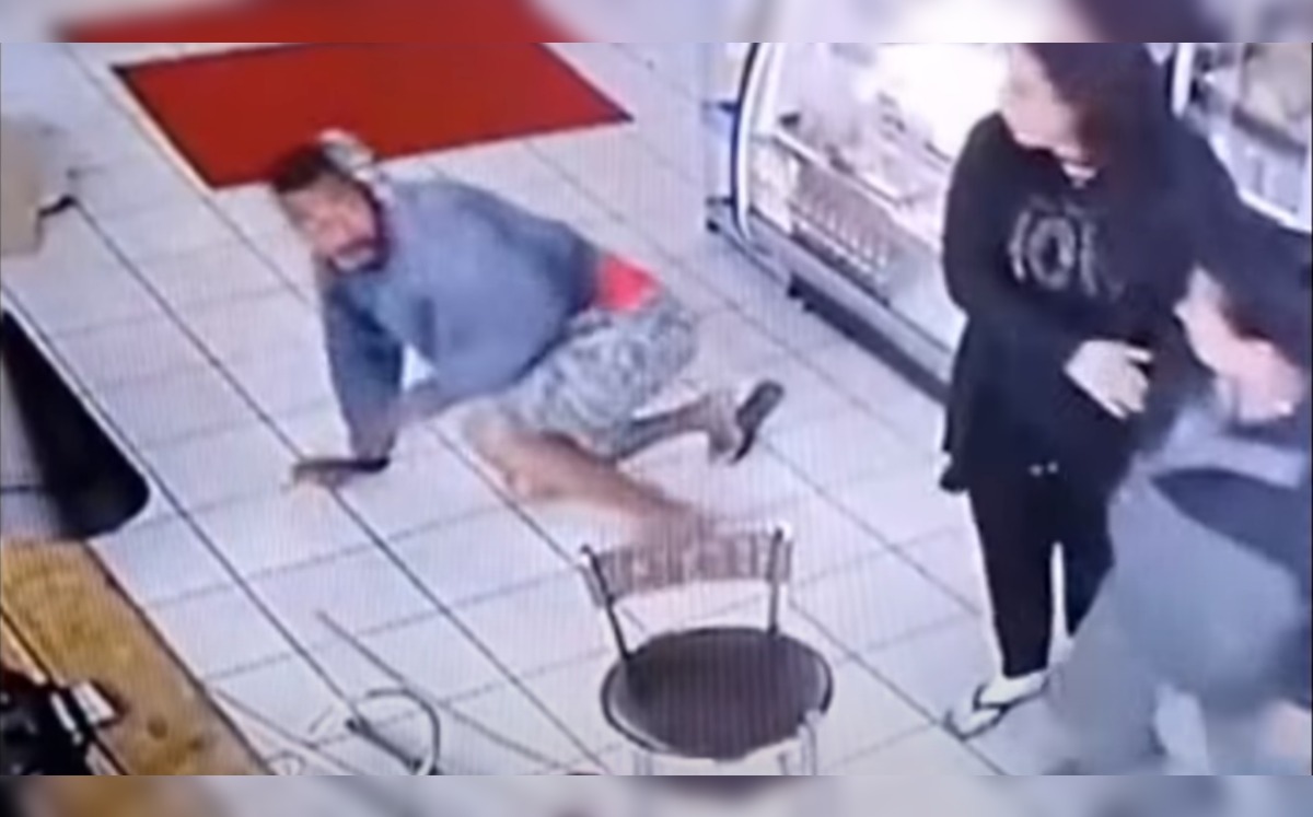Mujer golpea a hombre en Brasil / YouTube SBT News