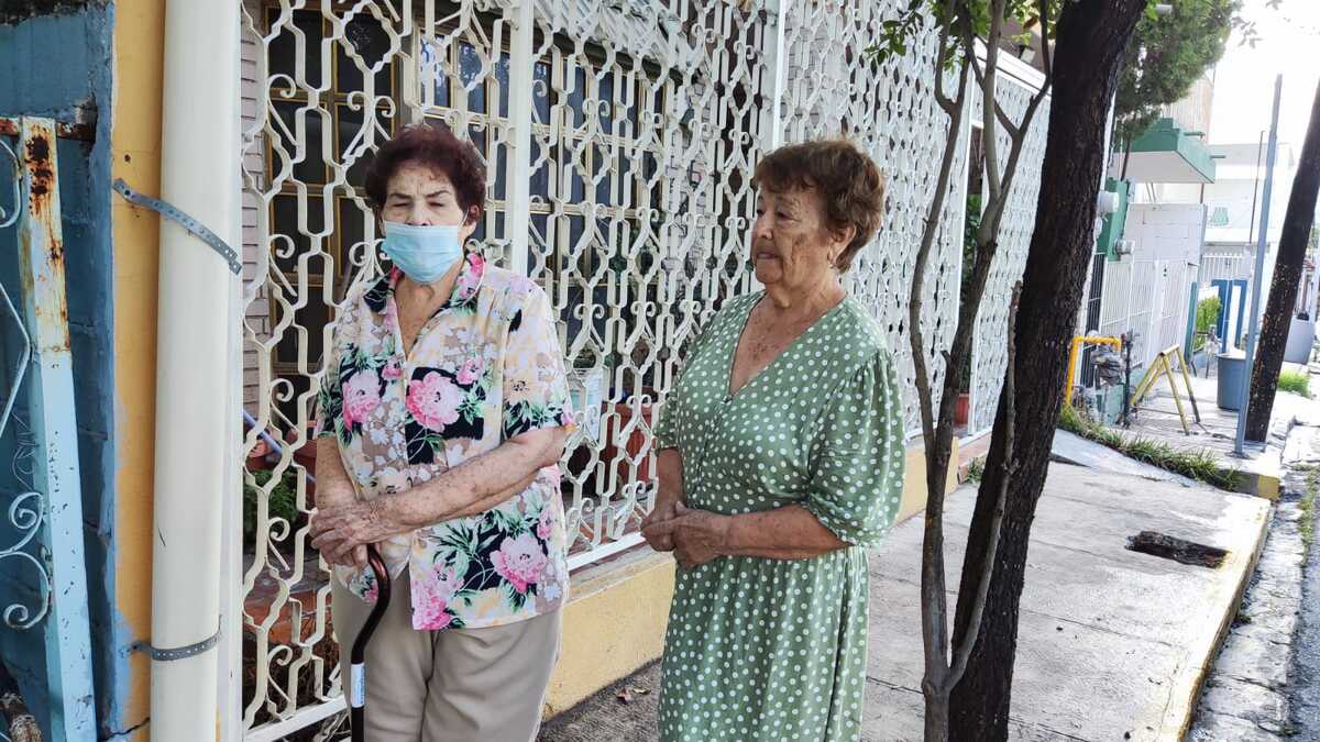 Vecinas preocupadas por la situación en la calle Lago de Texcoco. | Francisco Zúñiga Esquivel