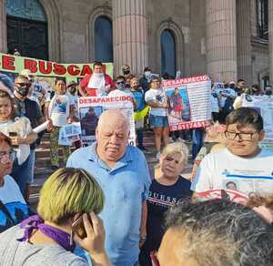 Salvador Becerra, padre y abuelo de los familiares desparecidos en la Explanada de los Héroes. / Alexandra Amao. Salvador Becerra, padre y abuelo de los familiares desparecidos en la Explanada de los Héroes. / Alexandra Amao.
