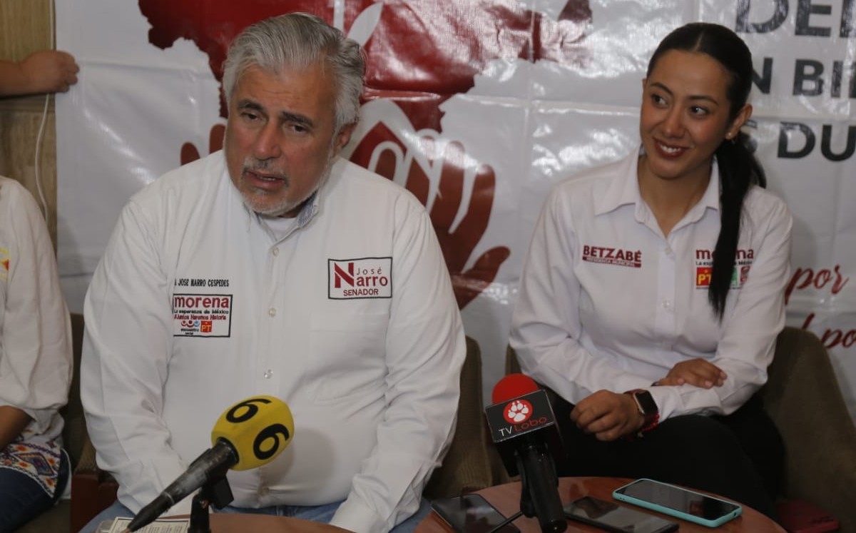 José Navarro visita La Laguna para apoyar a Betzabé Martínez