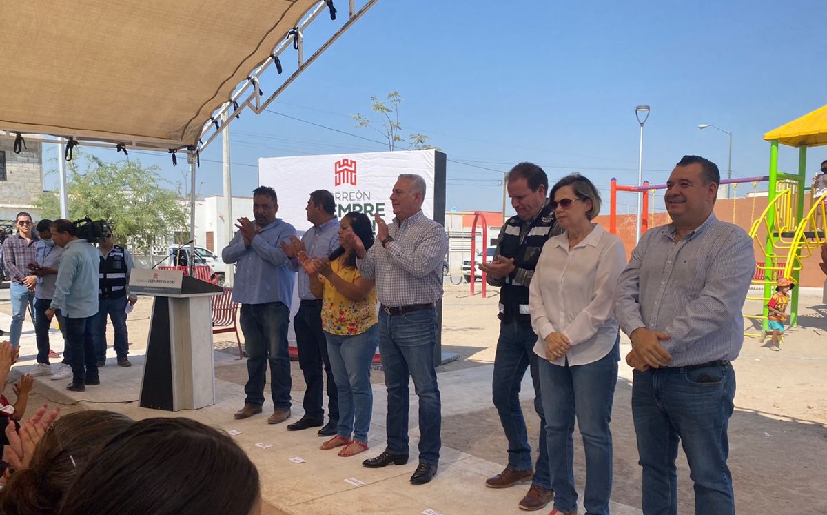 Entregan primera etapa de construcción de plaza en Jardines del Sol