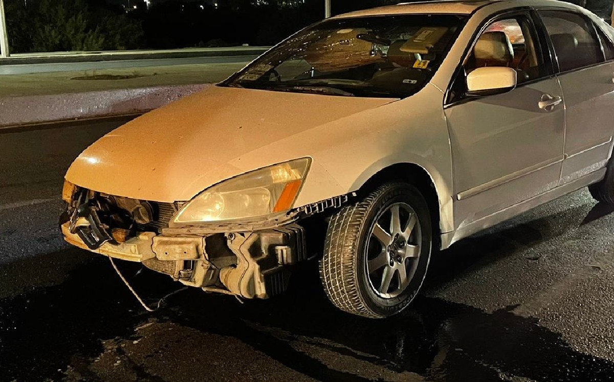 Conductor se impacta contra barda en bulevar Torreón-Matamoros