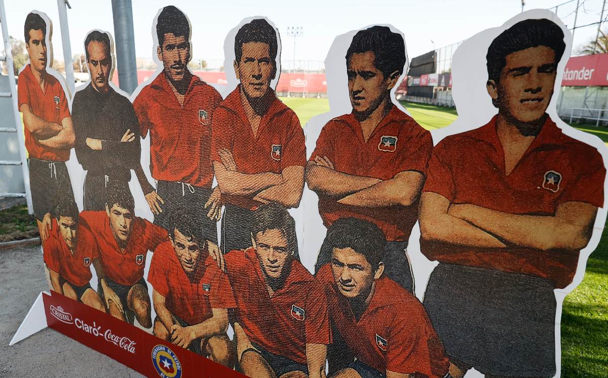 Homenaje a la Selección Chilena de fútbol que logró el tercer puesto en el Mundial de Chile 62 / EFE