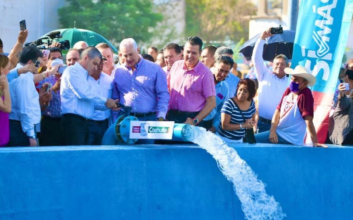Alcalde de Torreón pone en funcionamiento pozo de agua en la Compresora