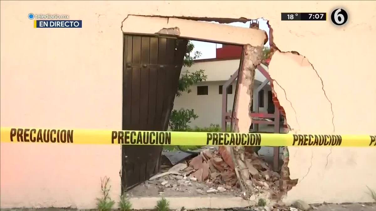 Auto choca contra vivienda en bulevar Valsequillo en Puebla