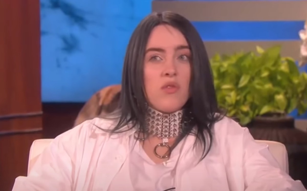 En diferentes entrevistas, Billie Eilish ha revelado cómo lidia con el Síndrome de Tourette que padece.