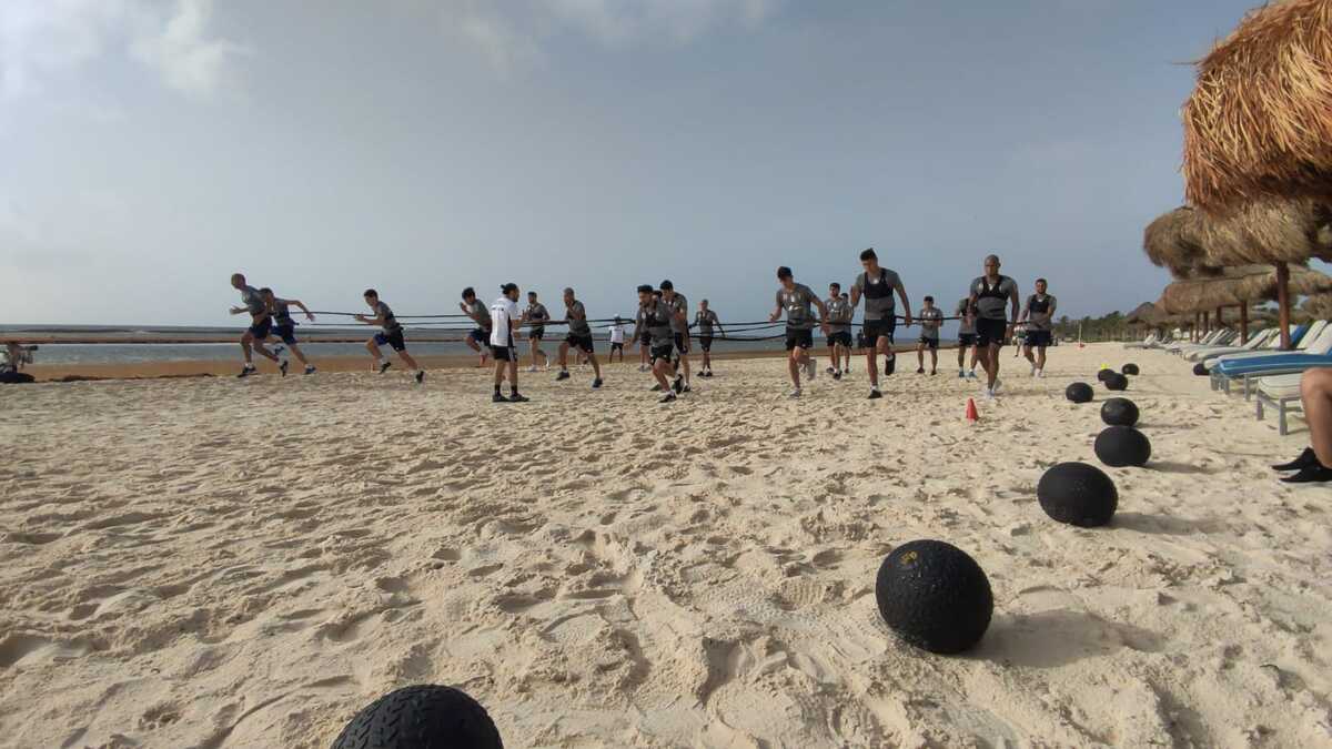 Jugadores de Tigres entrenando en la Riviera Maya / Roberto Flores