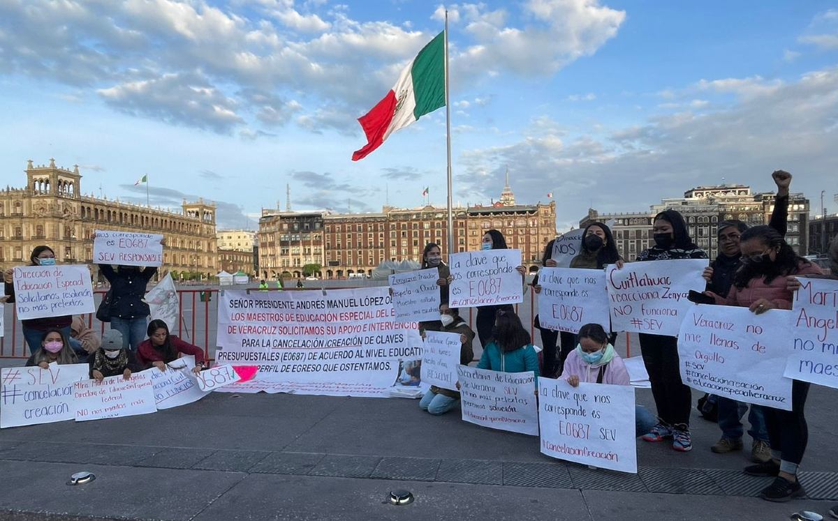 Profesores de Veracruz protestan en el Zócalo de CdMx / Ramón Ramírez