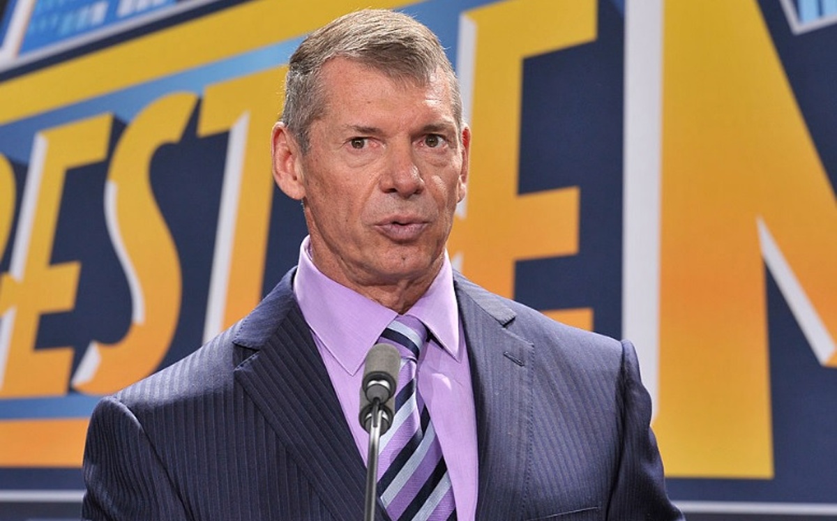 Vince McMahon ha sido forzado a renunciar de su cargo como CEO de la WWE.