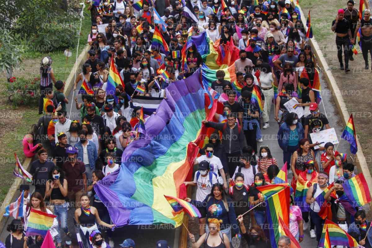 Vista aérea de la Marcha del Orgullo LGBTTTIQ 2022 en Puebla / Melanie Torres