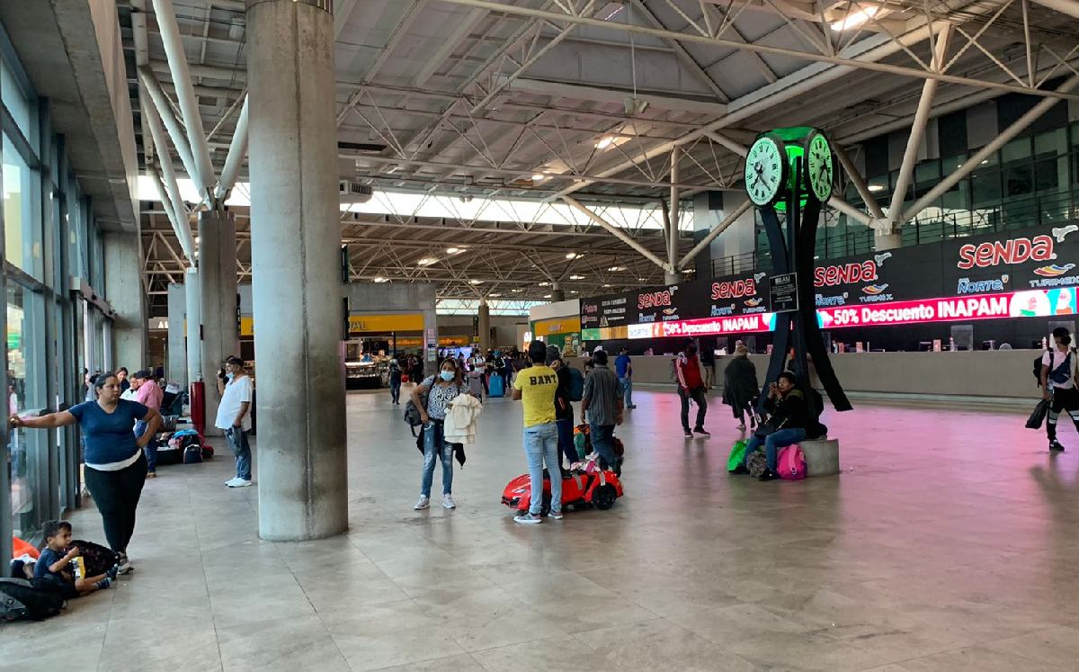 Migrantes continúan en la Central de