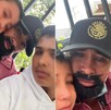 Mujer se viste con camisa y se pone barba por el Día del Padre