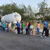 Colonos persiguen en agua de pipas y tinacos en San Nicolás y Juárez ante escasez.
