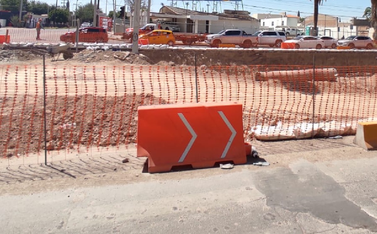 Trabajador de obra del sistema vial cuatro caminos sufre fuerte accidente
