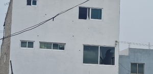 Domicilio con agujeros hechos con balas en la colonia San Lorenzo, El Salto / Juan Carlos Munguía Domicilio con agujeros hechos con balas en la colonia San Lorenzo, El Salto / Juan Carlos Munguía