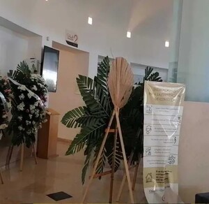 El féretro se encontraba rodeado de arreglos florales / Blanca Carmona Elizabeth. El féretro se encontraba rodeado de arreglos florales / Blanca Carmona Elizabeth.