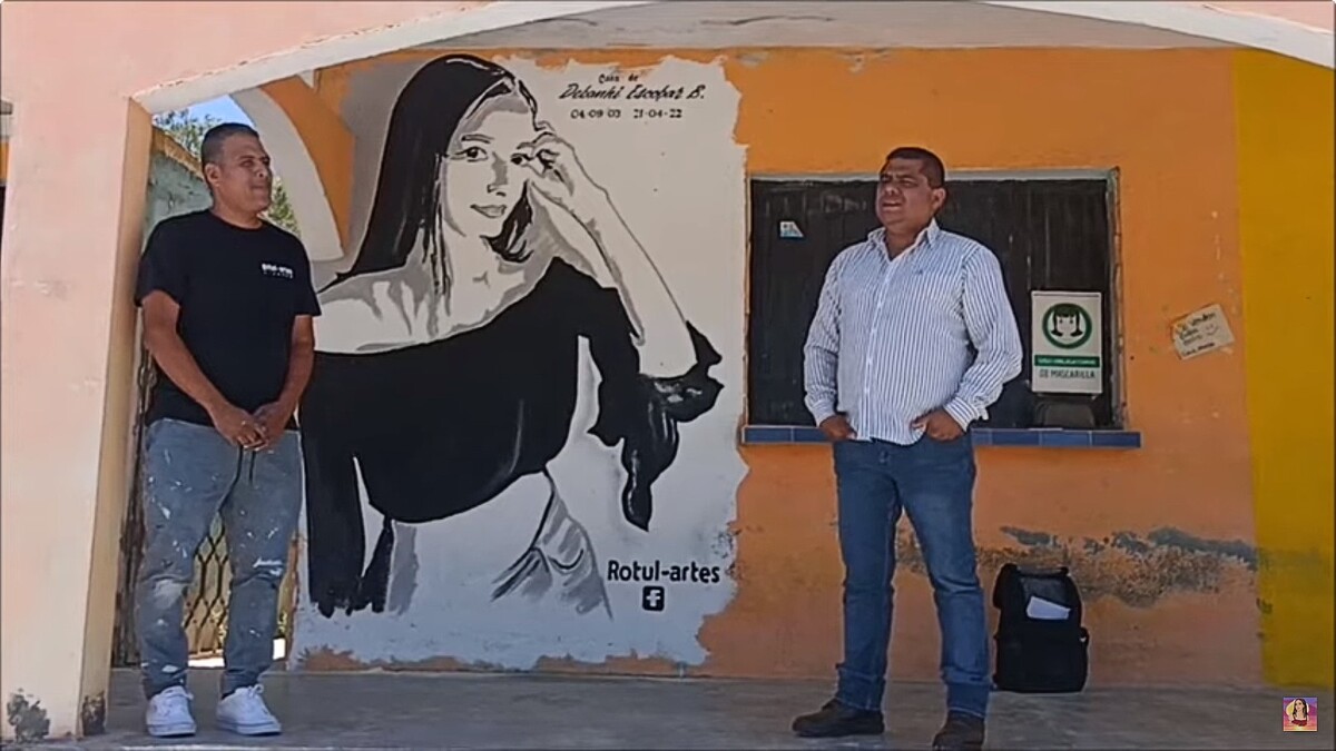 | Cortesía