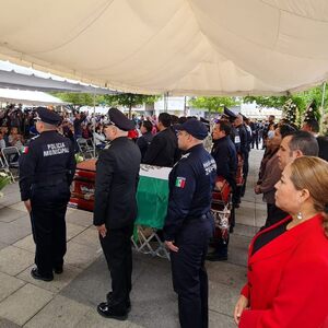 Homenaje para los policías fallecidos durante enfrentamiento armado en El Salto / Juan Carlos Munguía Homenaje para los policías fallecidos durante enfrentamiento armado en El Salto / Juan Carlos Munguía
