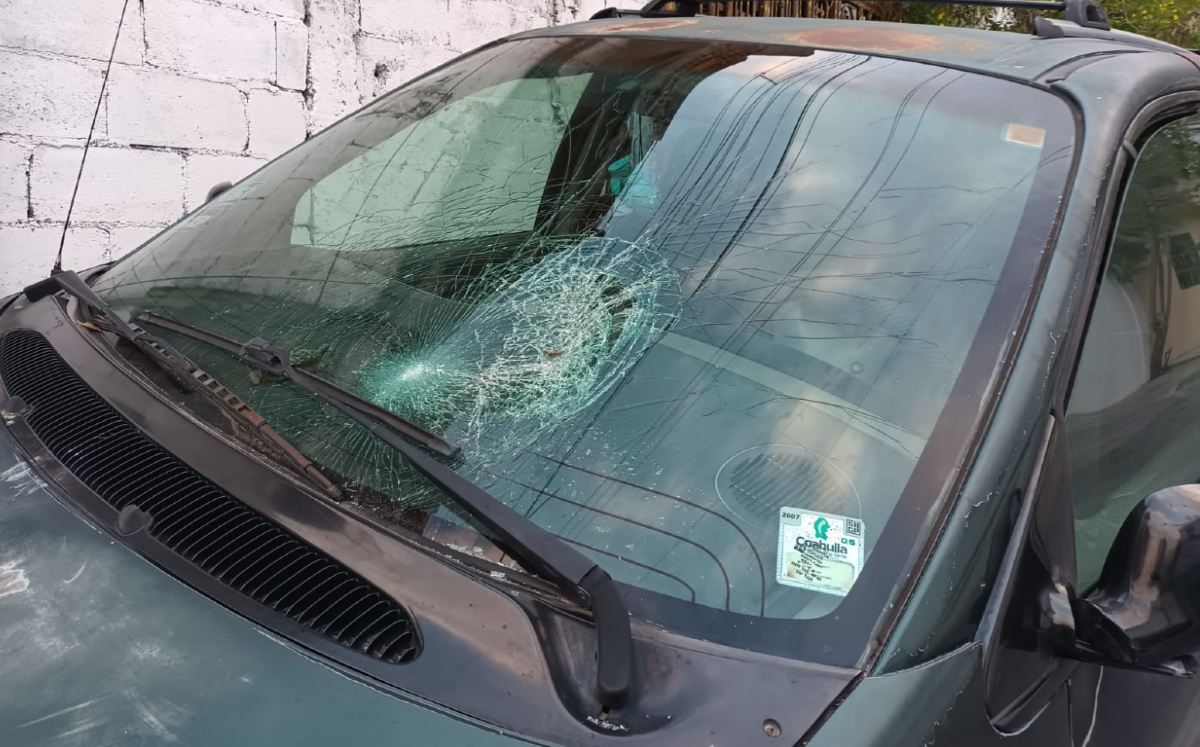 Riña entre pandillas deja vehículos dañados en la colonia 7 de noviembre. | Cynthia Pardo Riña entre pandillas deja vehículos dañados en la colonia 7 de noviembre. | Cynthia Pardo