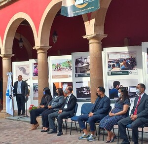 SAT celebra 25-aniversario con exposición fotográfica en León / Ana Ortigoza SAT celebra 25-aniversario con exposición fotográfica en León / Ana Ortigoza