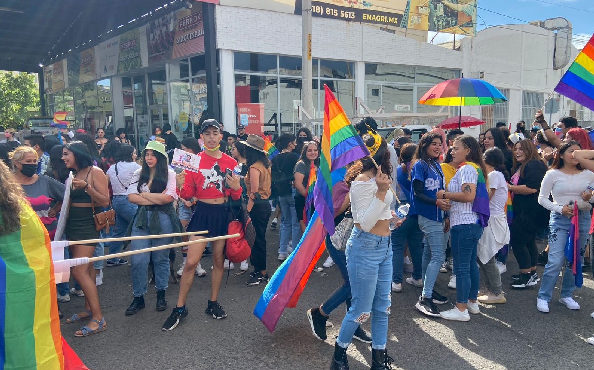 Cientos de personas participan en la Marcha de la Diversidad Sexual ...