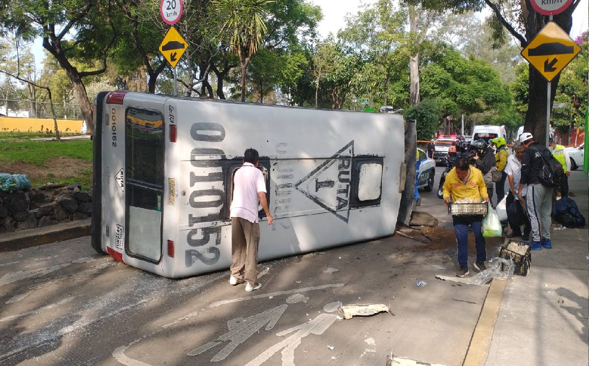 Volcadura de transporte público deja varios lesionados / Carlos Tejeda