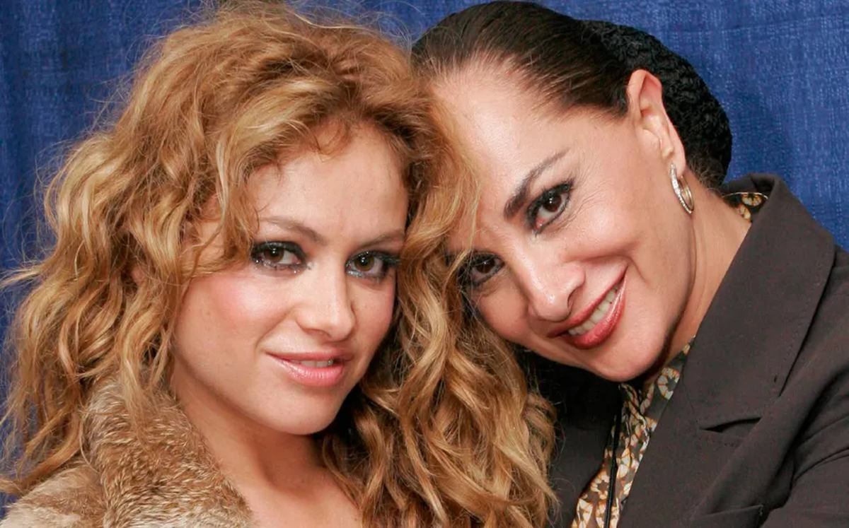 Paulina Rubio reacciona a la muerte de su madre / Especial