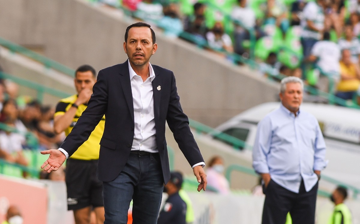 Santos Laguna. Fentanes se negó a hablar de arbitraje ante Rayados | Foto: Mexsport