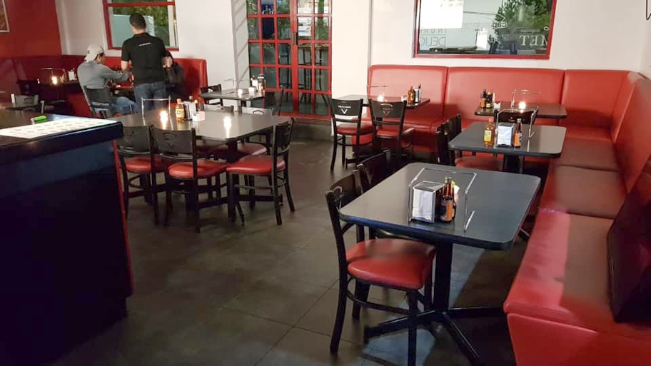 La rotación de personal en restaurantes se debe a la sobreoferta de trabajo en la industria.