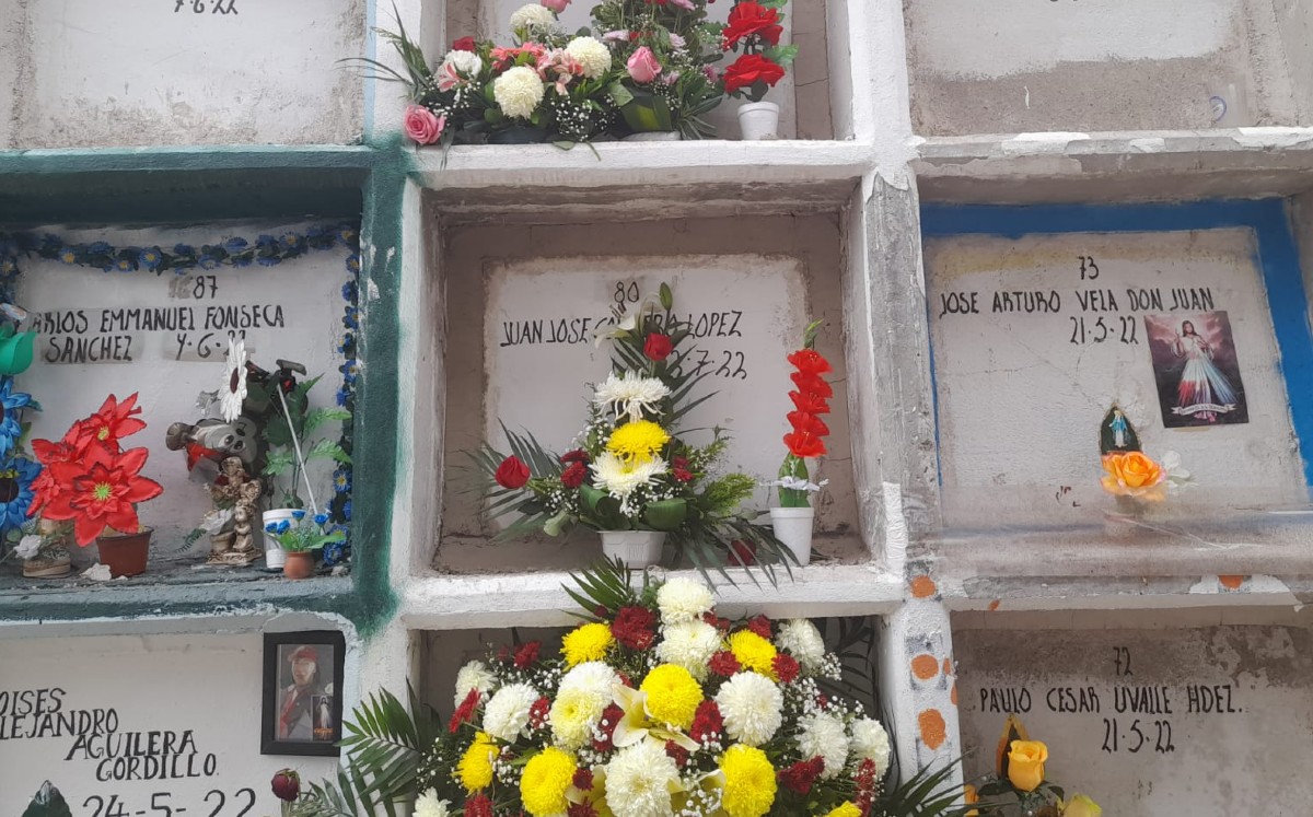 Víctimas de Santa María de Cementos son despedidas en panteón municipal / Guillermo Esquivel
