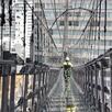 personas cruzan el puente de cristal sky bridge personas cruzan el puente de cristal sky bridge